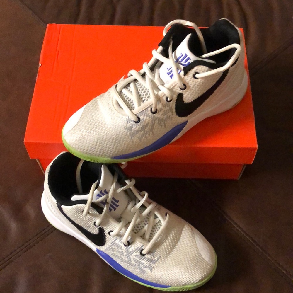 Kyrie Flytrap II 5.5 Y (GS)
